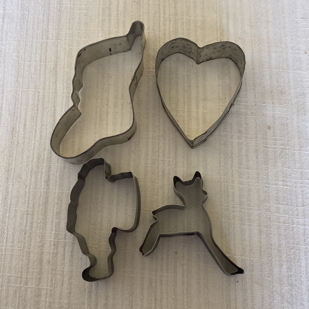 30 VTG Assorted Cookie Cutters, Plastic & Metal - Picture 12 of 12